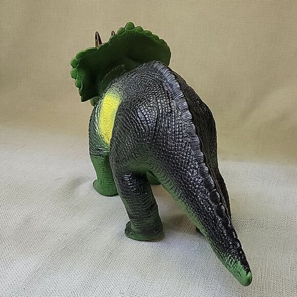 Vintage 2005 Toy Major Trading Co. Large Triceratops Rubbery Dinosaur Figure - Picture 4 of 6
